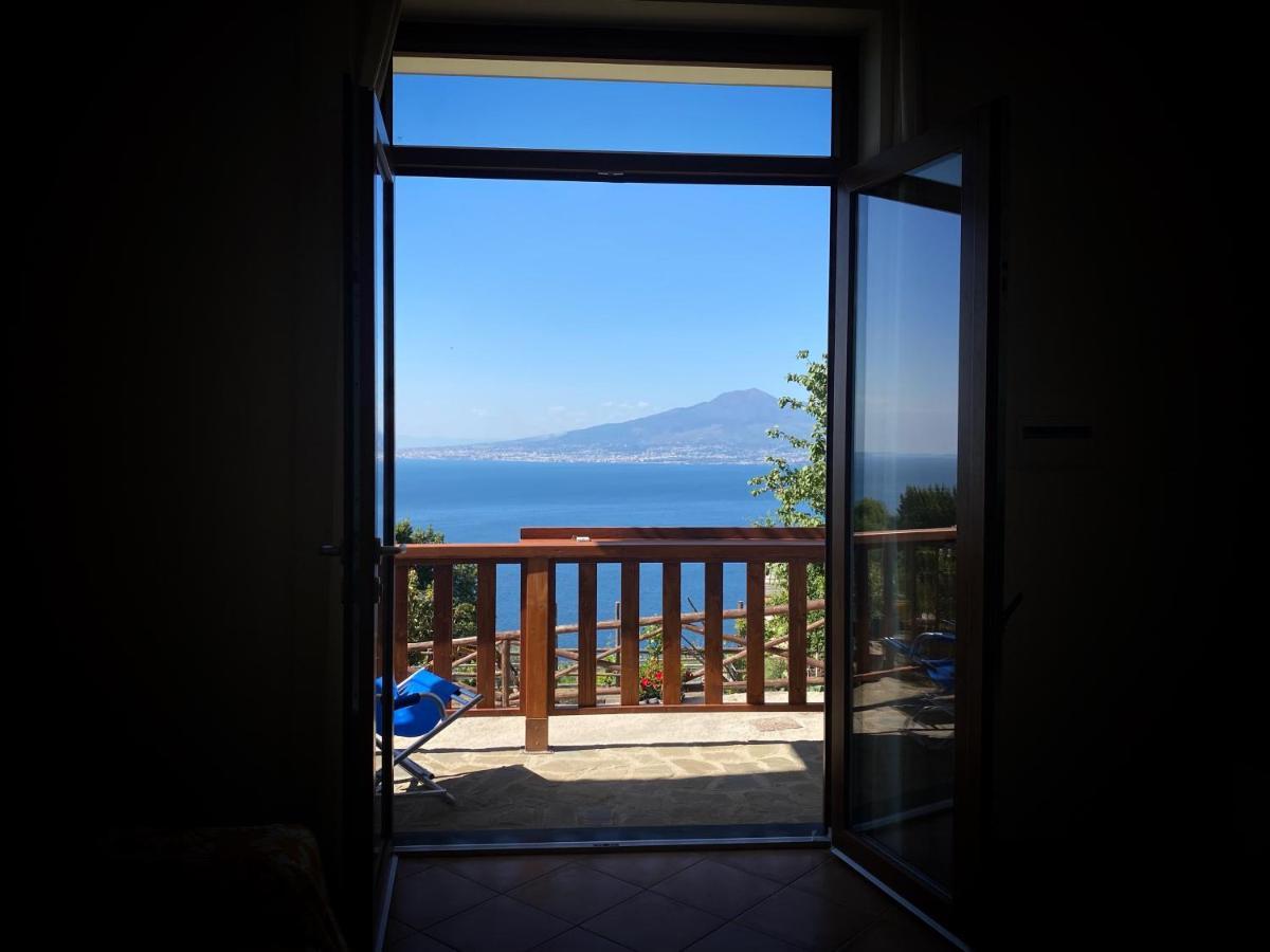 فيلا La Badia Montechiaro - Breathtaking View Of Sorrento Coast فيكو إيكوينس المظهر الخارجي الصورة