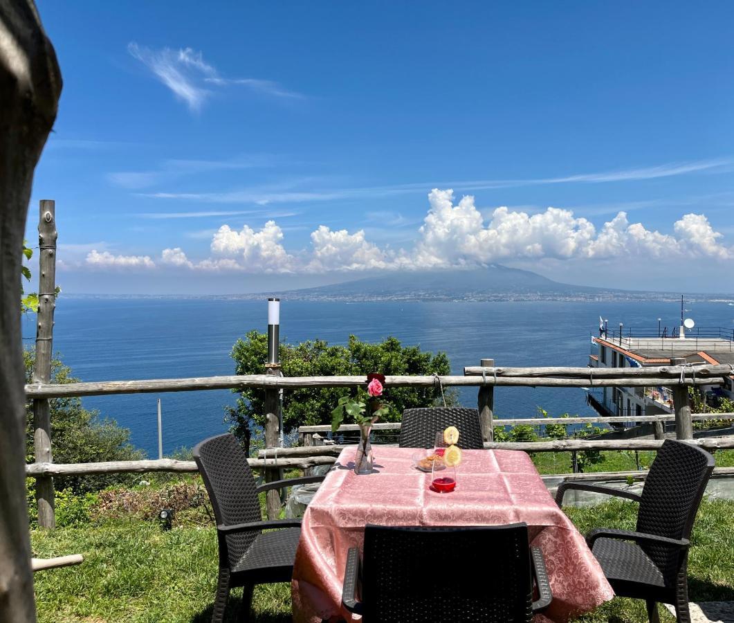 فيلا La Badia Montechiaro - Breathtaking View Of Sorrento Coast فيكو إيكوينس المظهر الخارجي الصورة