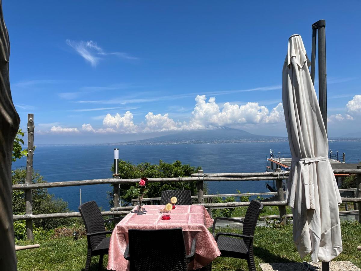 فيلا La Badia Montechiaro - Breathtaking View Of Sorrento Coast فيكو إيكوينس المظهر الخارجي الصورة